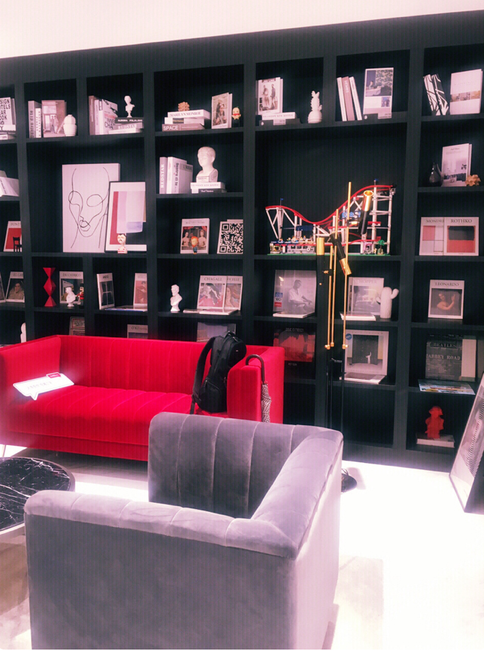 “流量收割机”，开了全球首家线下体验店-8