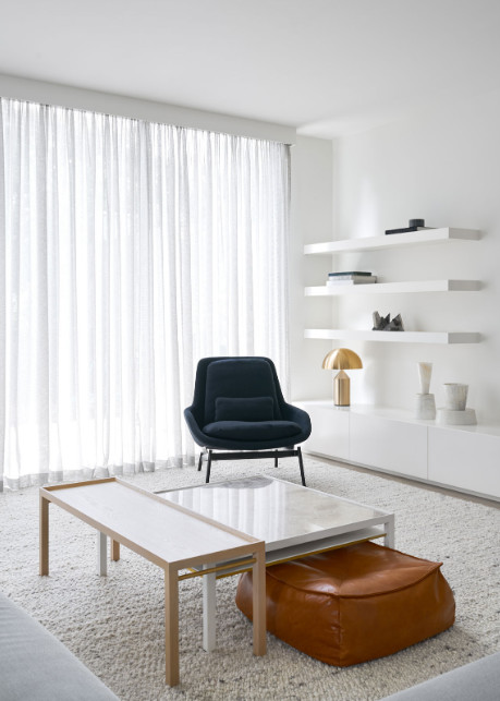 金色的;金黄色的;金的;金制的-188