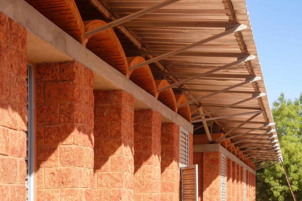 Collège Amadou Hampaté Bâ 学校改造项目丨尼日利亚丨未明确提及（一家专注为贫困社区创造解决方案的人道主义建筑公司）-7