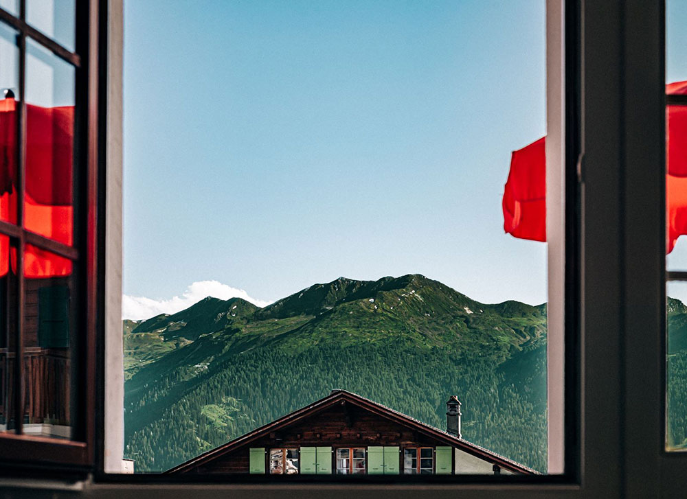 瑞士实验性高山酒店 | 时尚与传统的完美融合-7