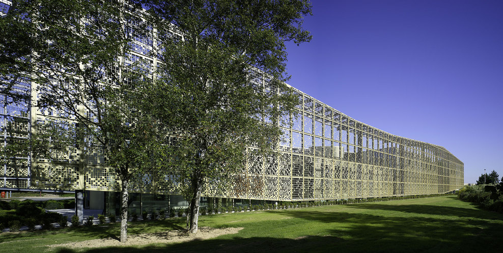 Jacques Ferrier Architectures丨办公景观丨香槟酒总部大楼-14