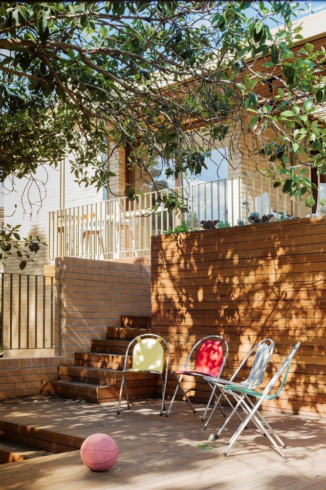 现代主义之家 | 双层仓库变多彩庆典空间-26