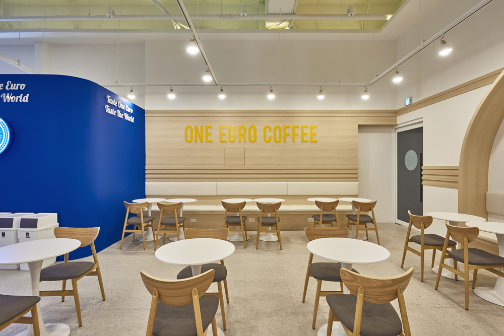 首尔 22 平米简约咖啡厅设计，蓝绿色调打造舒适空间-5