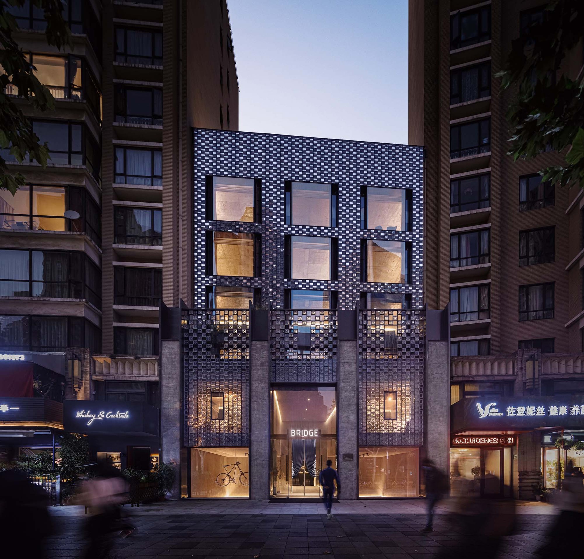 NEOBRIDGE Hotel / XING DESIGN-14