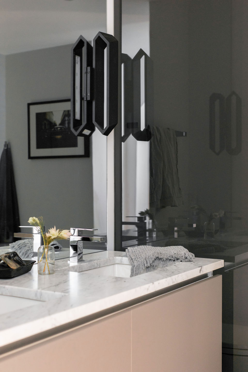 芝加哥现代女孩阁楼设计 | 大胆、对比鲜明、富有魅力-14