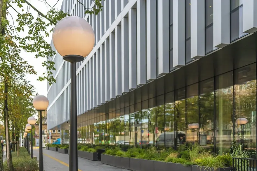 住宅区公园;高档社区公园(注:Uptown有住宅区、高档社区等意思,需结合具体语境确定更合适的表述,这里给出相对常见的两种语义组合翻译) -27