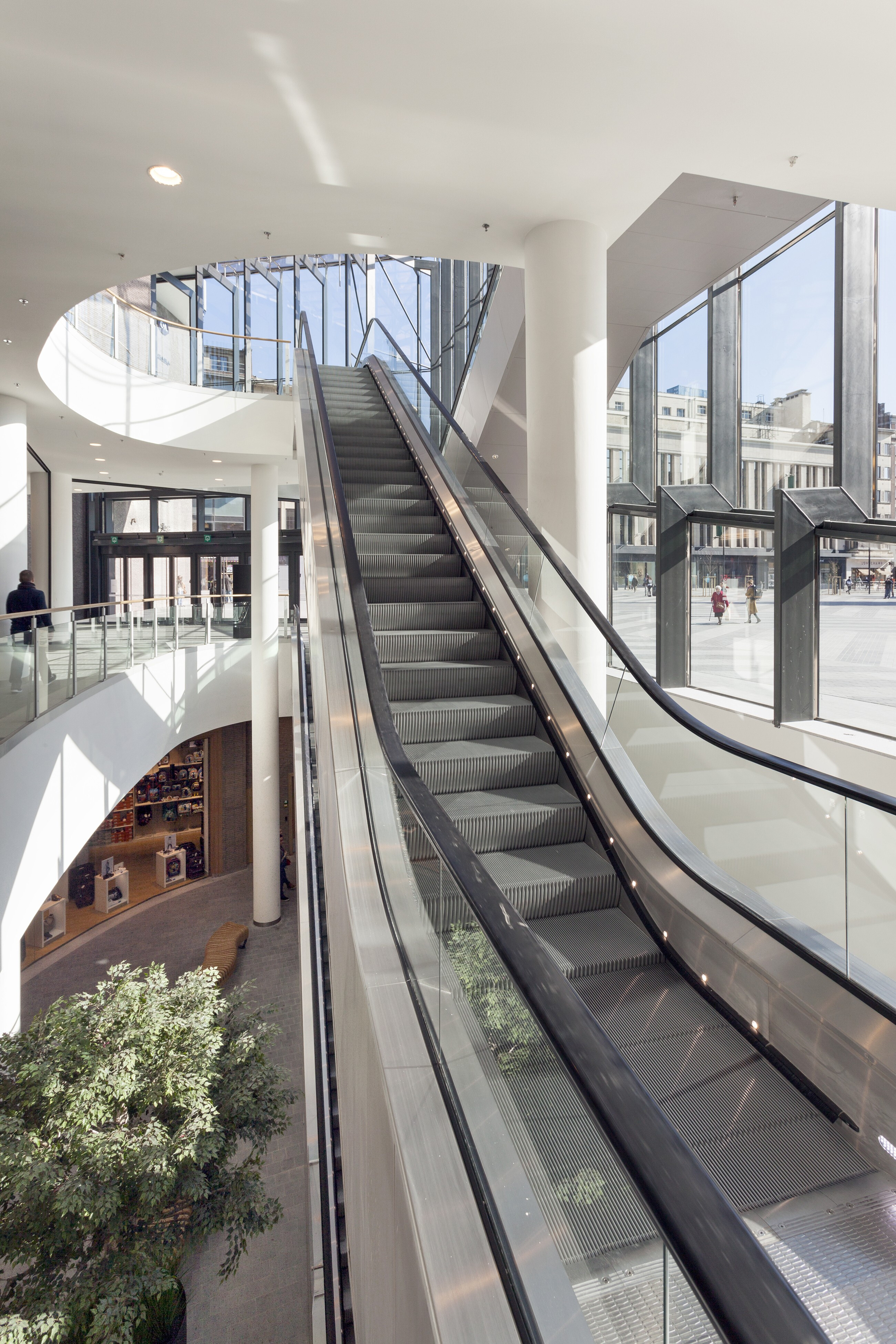 Charleroi Rive Gauche 购物中心-26