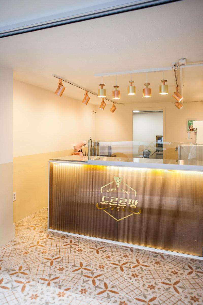 创意满分！3 坪冰淇淋店室内设计案例解析-11