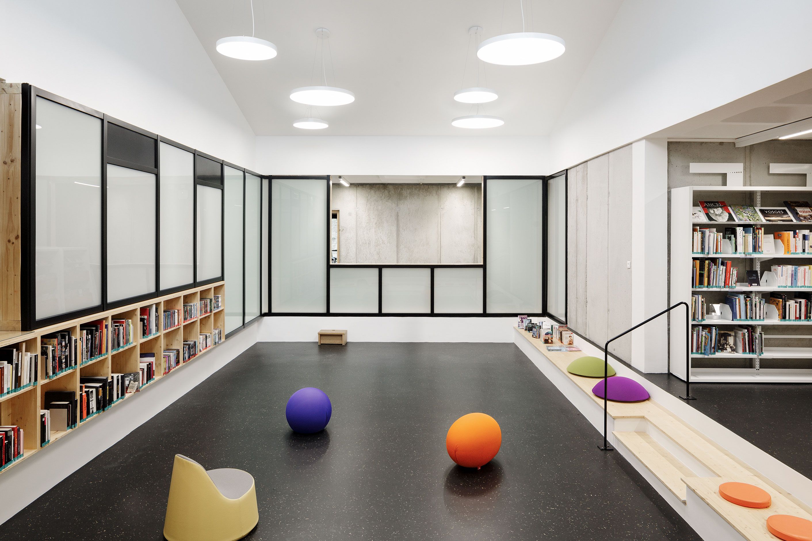 拉乌省立多媒体图书馆-5