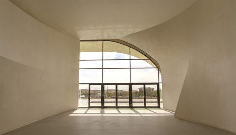 Next Office covers house near Tehran in a curved concrete facade-10