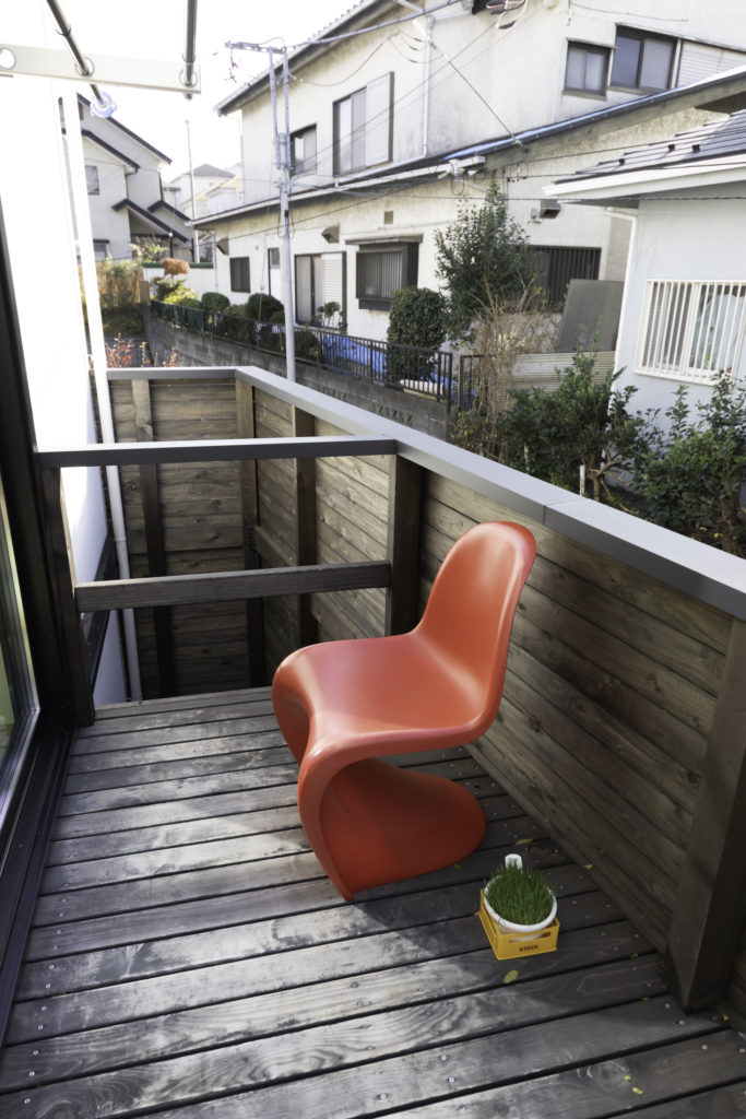 猫たちのお気に入りがいっぱい 適度な距離感で住まう大人4人と猫6匹の快適生活 | Architecture | 100%LiFE-22