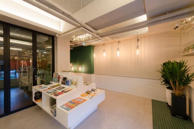 彩色点睛的北欧风格咖啡厅与 loop top 休闲空间-8