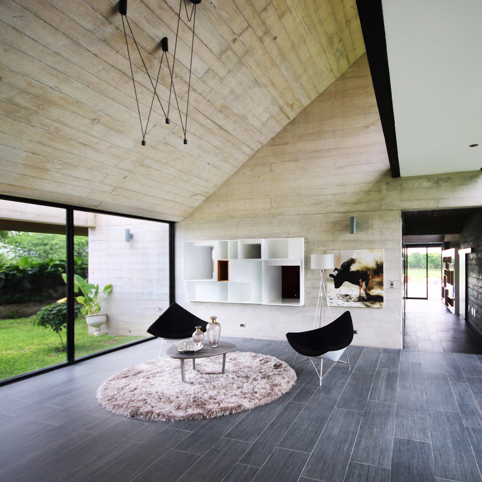 混凝土墙板打造的庄重空间-9