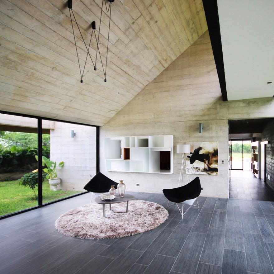 混凝土墙板打造的庄重空间-9