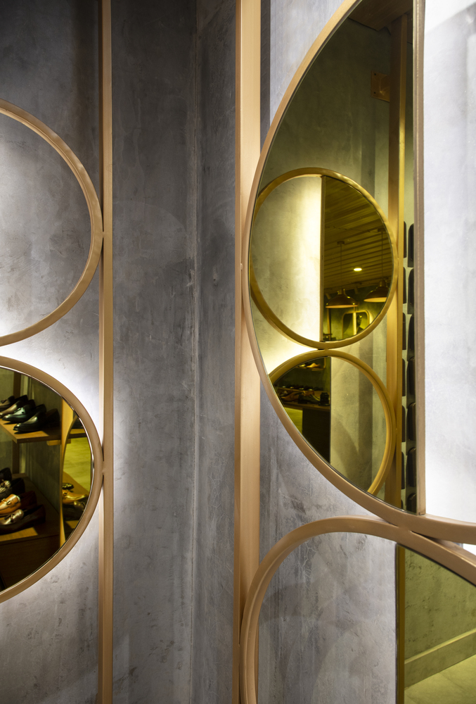 融合建筑美学的奢华鞋店设计-51
