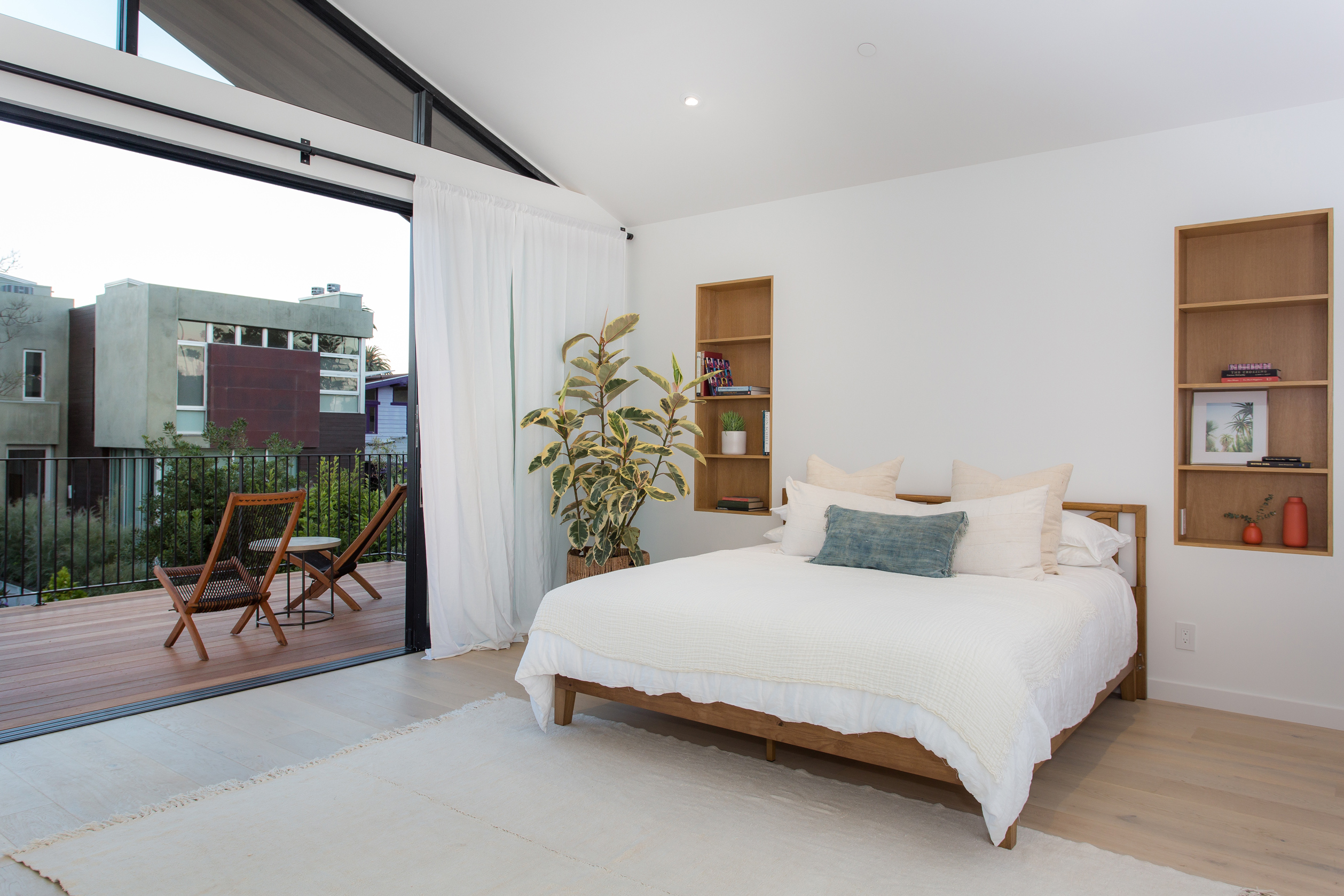 威尼斯海滩宁静阿莫罗索住宅，中世纪斯堪的纳维亚风格室内设计-21