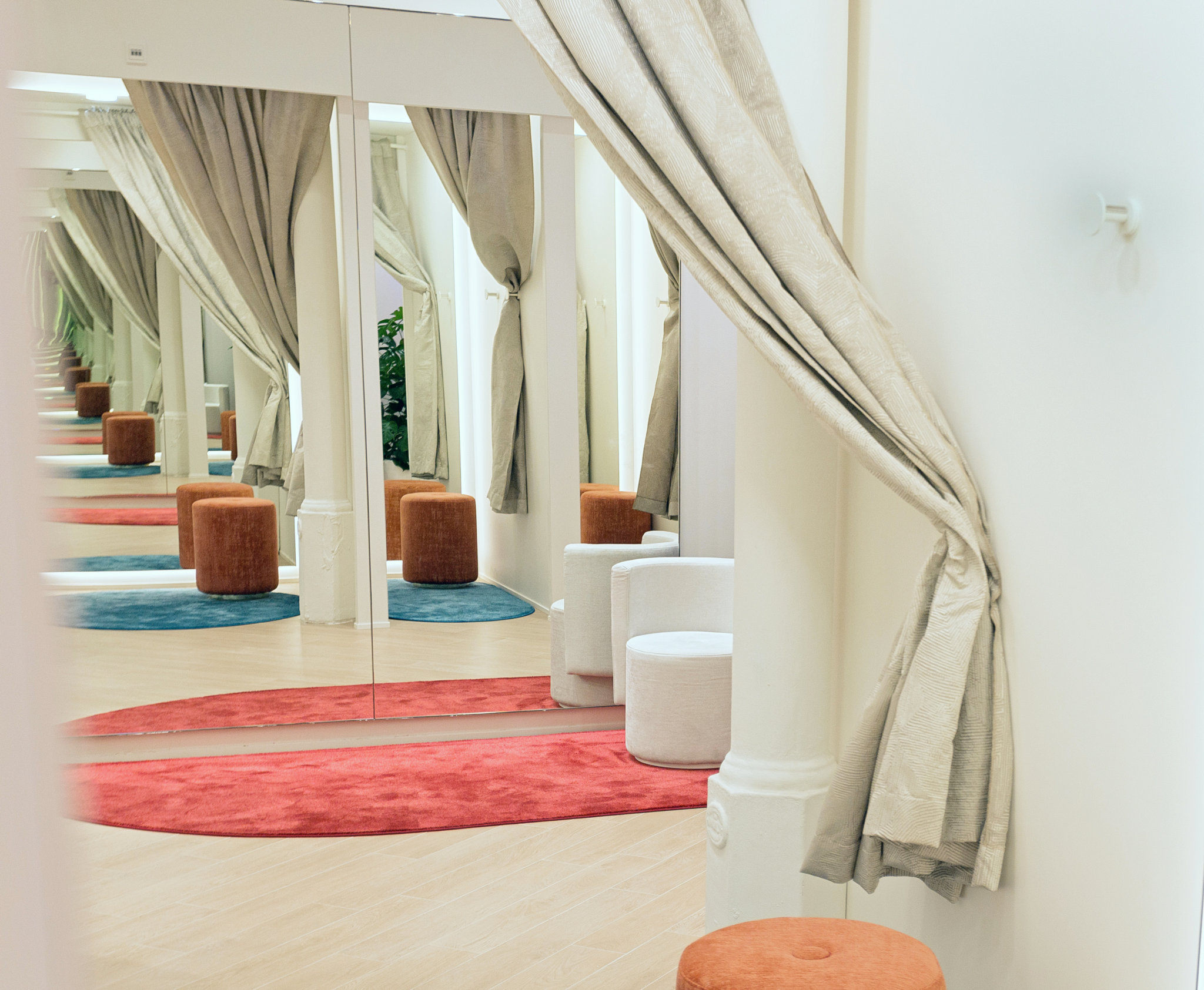 刘•乔巴塞罗那格拉西亚旗舰店-11