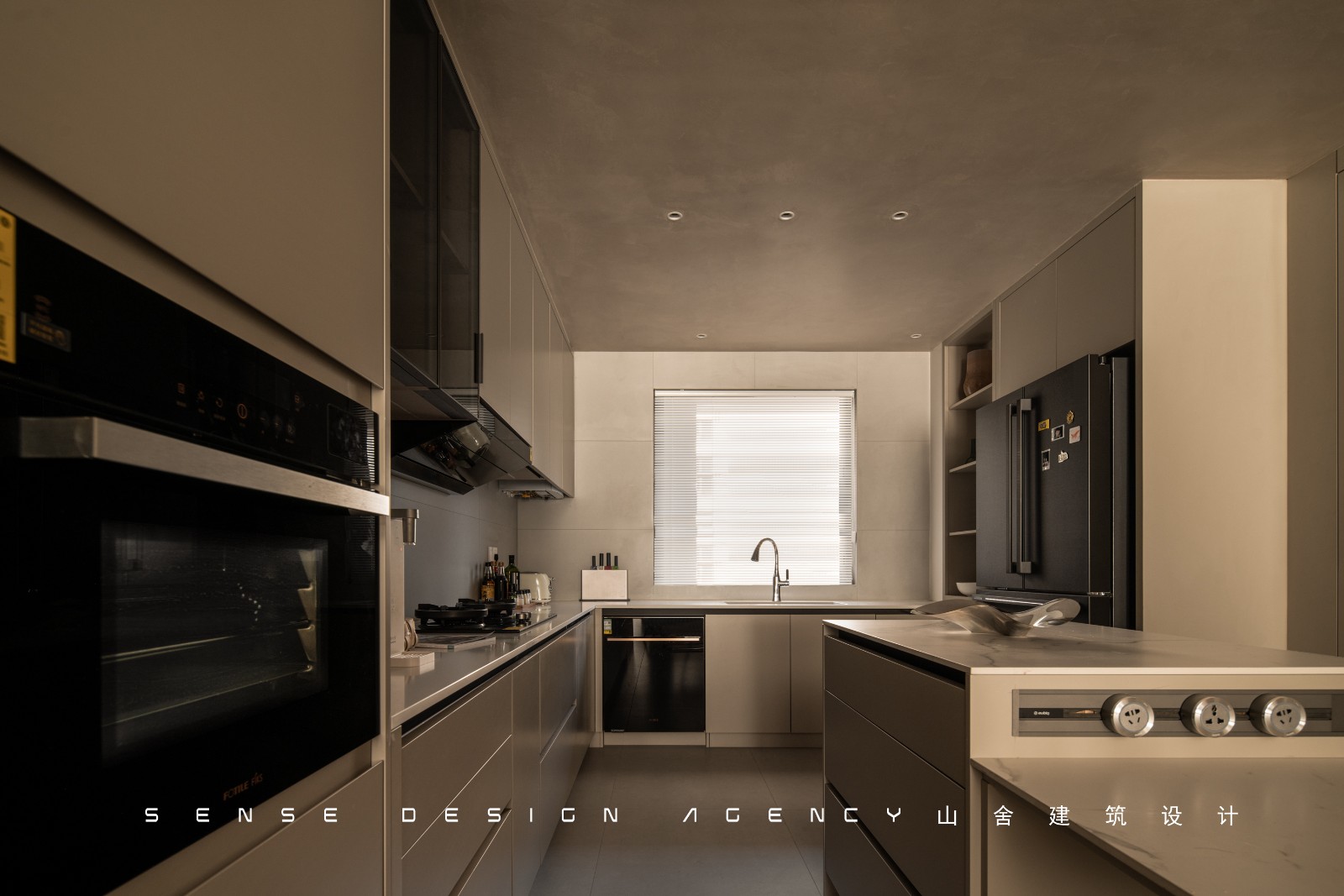 低调“微水泥”与中古家具的新玩法-23