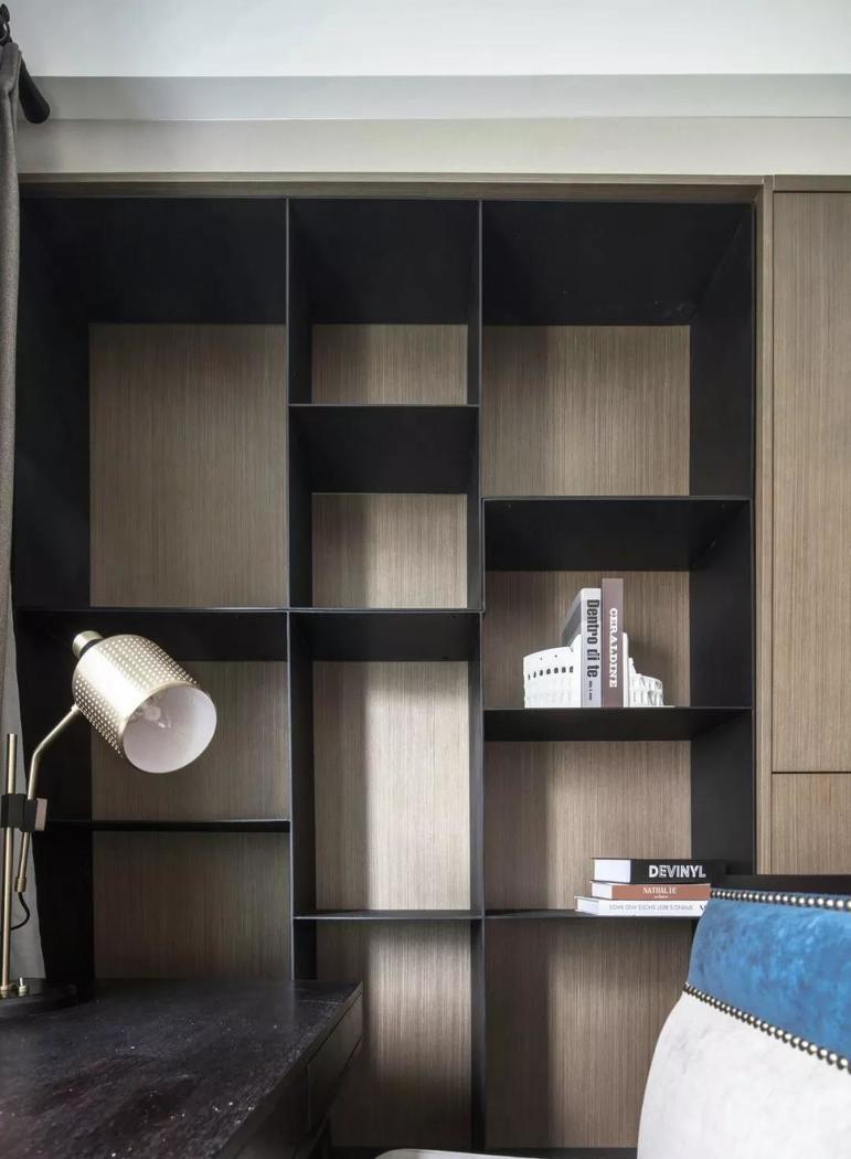 90 后新婚夫妻的现代轻奢婚房,设计巧妙且实用-37