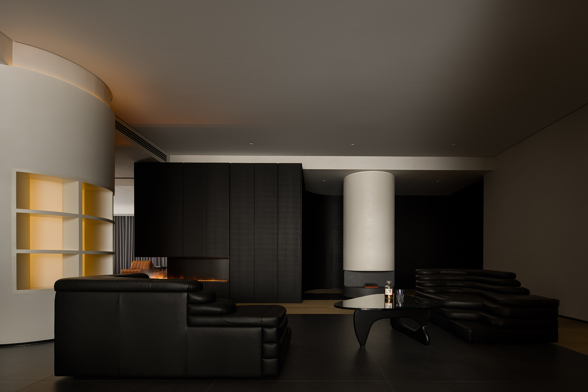 黑与光的对话丨中国广州丨姚国健室内工作室-26