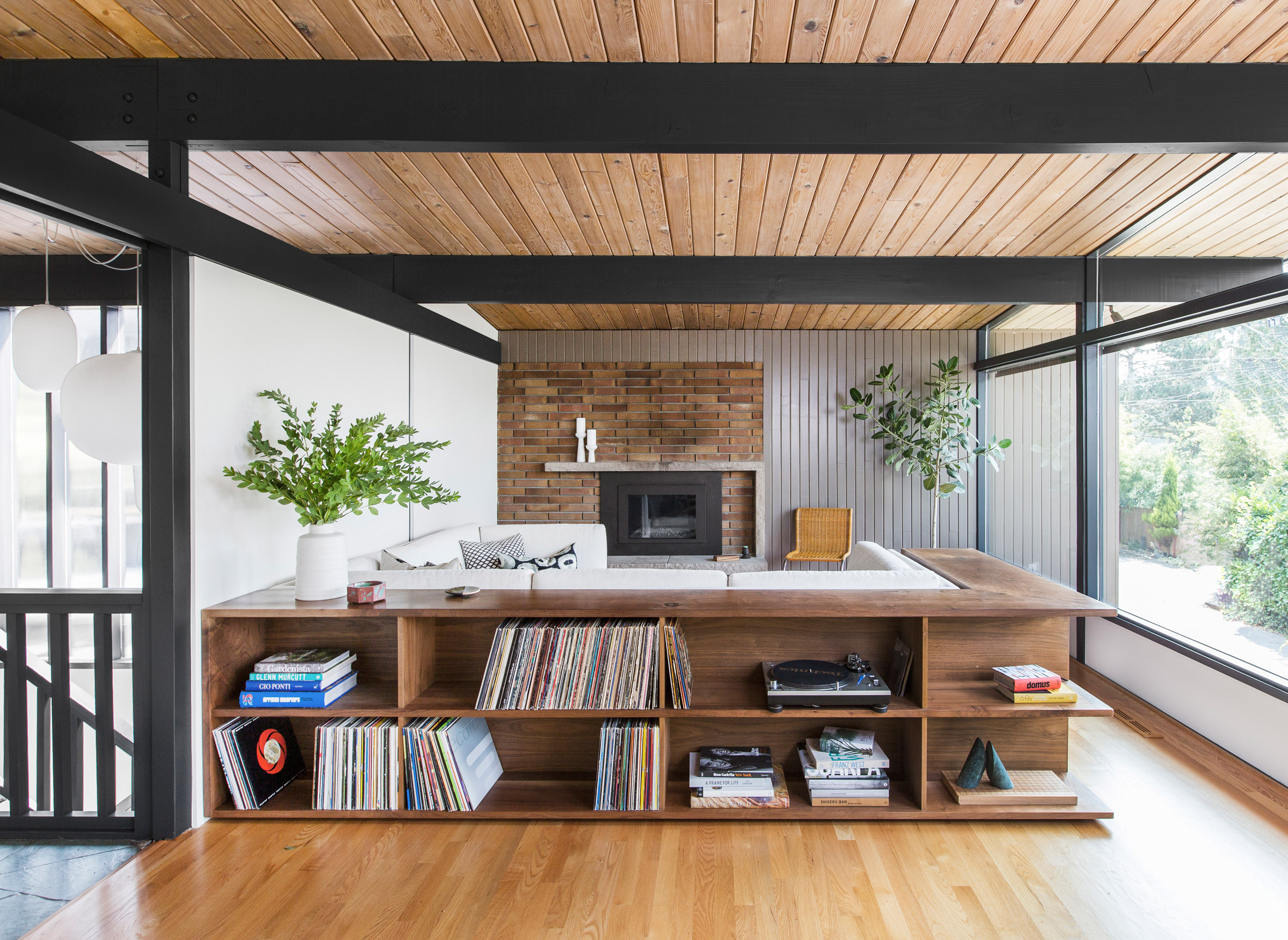 Mid-century home in Seattle undergoes sensitive restoration by SHED-10