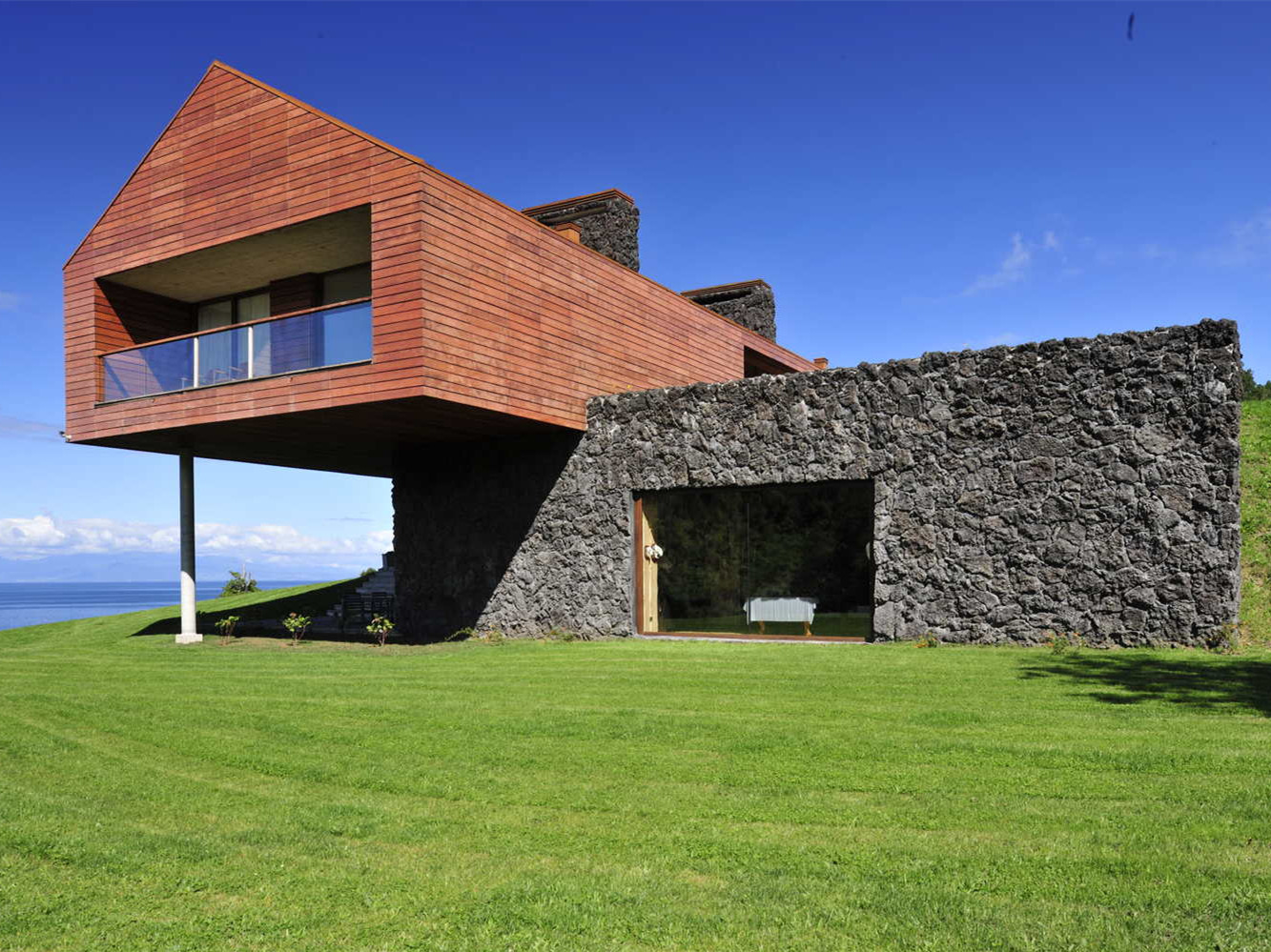 智利 Maiten 度假别墅 | 家庭共享空间与自然景观相融合-7