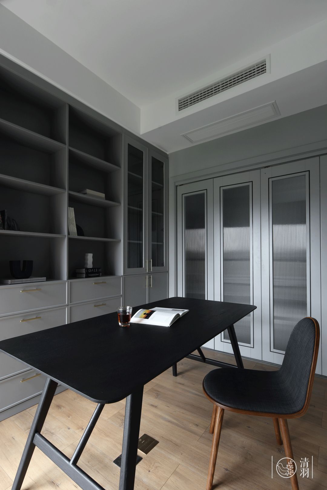 幸福诠释家的温暖——现代精致四口之家设计-68