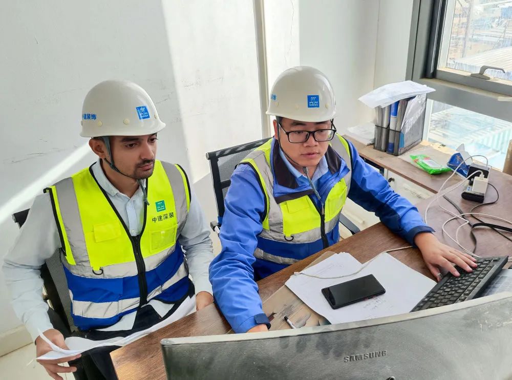 主流媒体刷屏丨中建深装为埃及“新金字塔”披上“防晒衣”-119