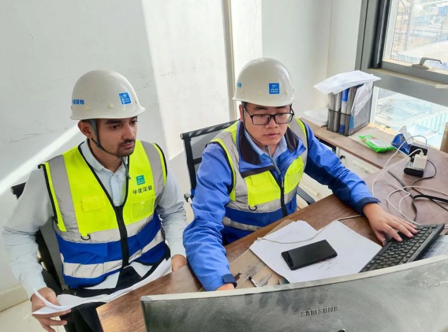 主流媒体刷屏丨中建深装为埃及“新金字塔”披上“防晒衣”-119