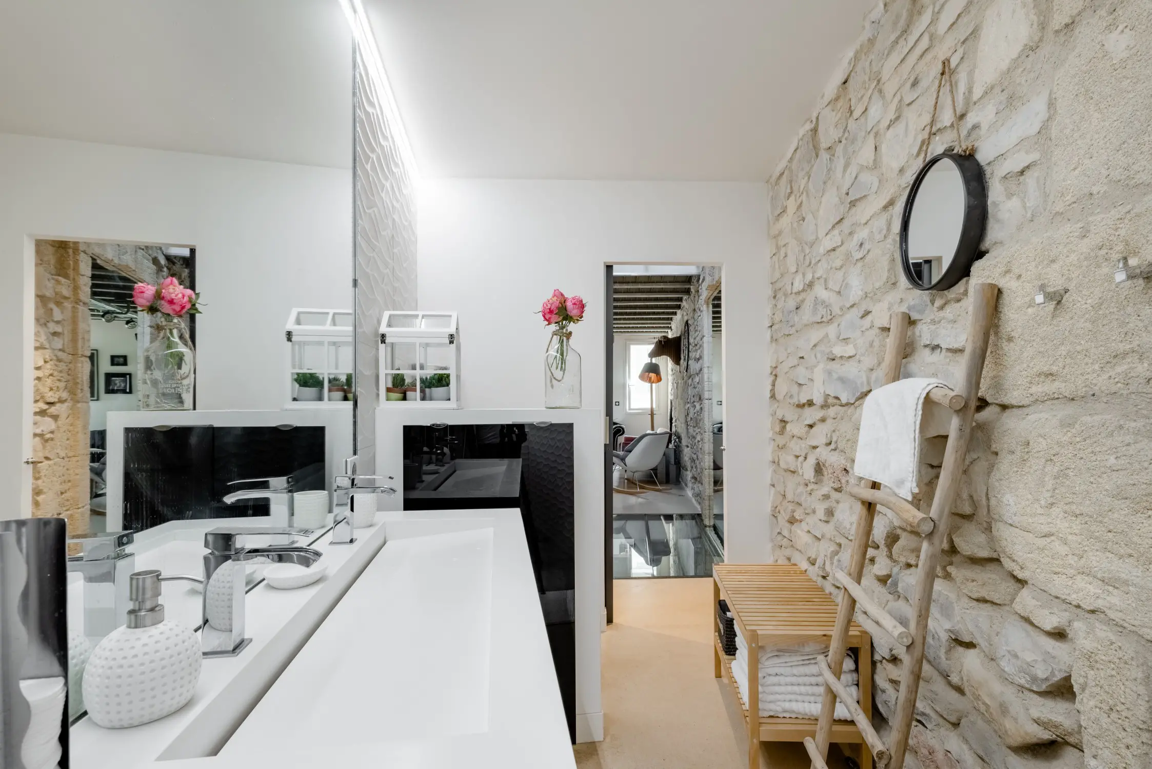 Camargue 石制阁楼 | 工业风的独特魅力-22