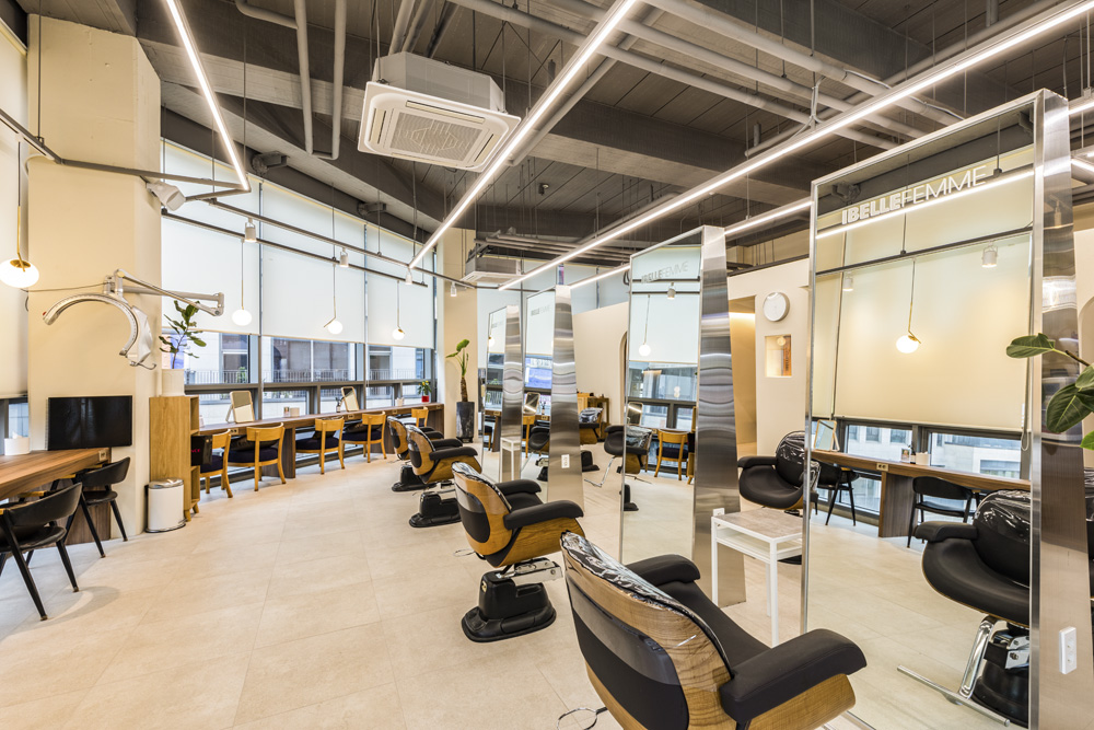 白色木纹打造现代美容空间-6