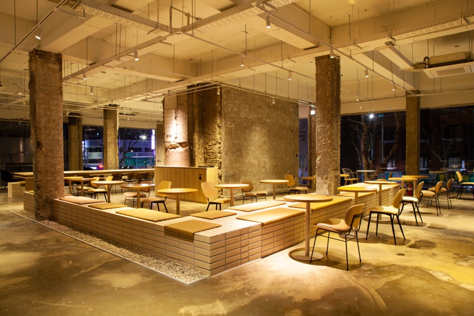 现代工业风 | 300 平米大型咖啡厅设计-14