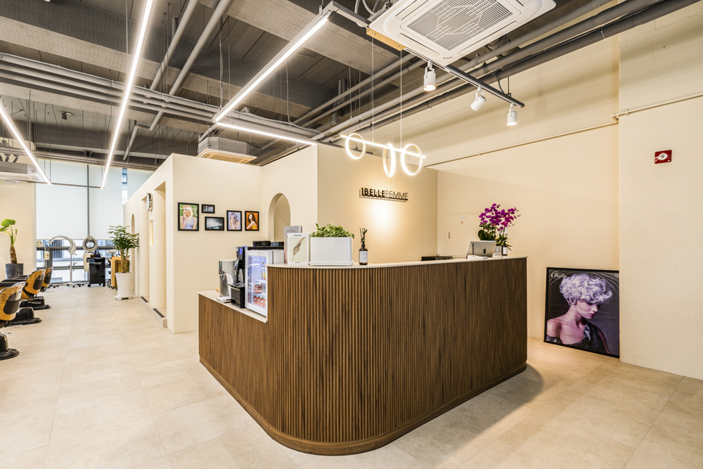 白色木纹打造现代美容空间-11