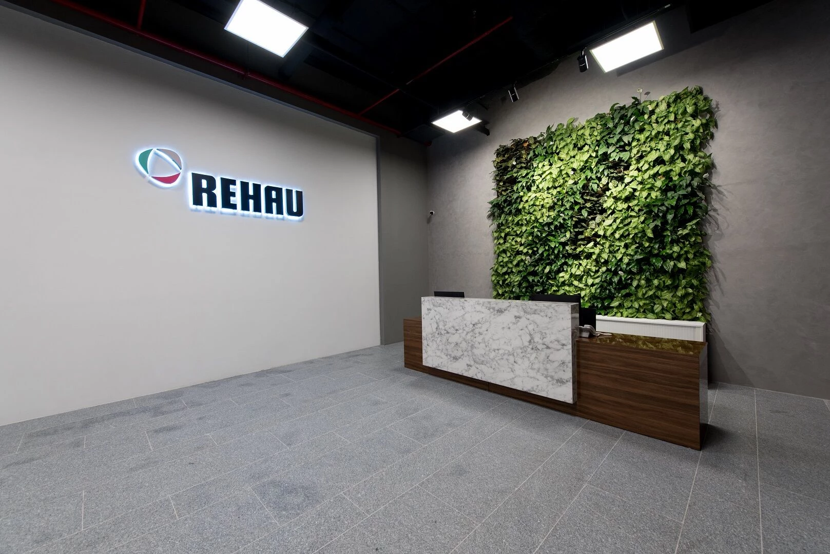越南河内 Rehau 展示厅——创新材料展示与办公空间的完美融合-18