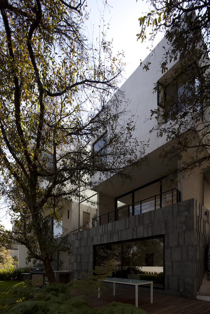 墨西哥陡坡上的绿意之家-37