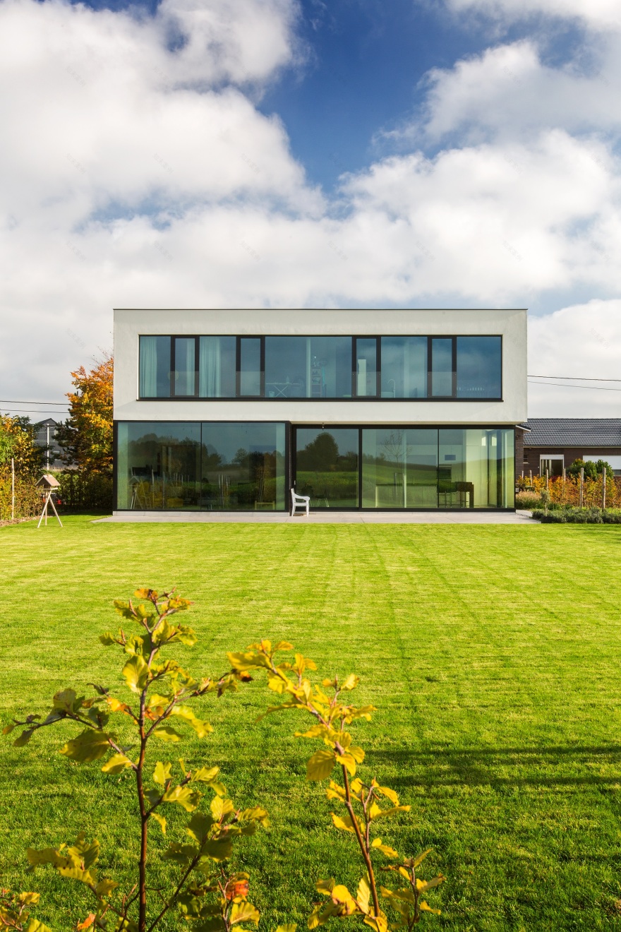 比利时比耶贝克新家庭住宅,简约生活与自然美景的融合-7