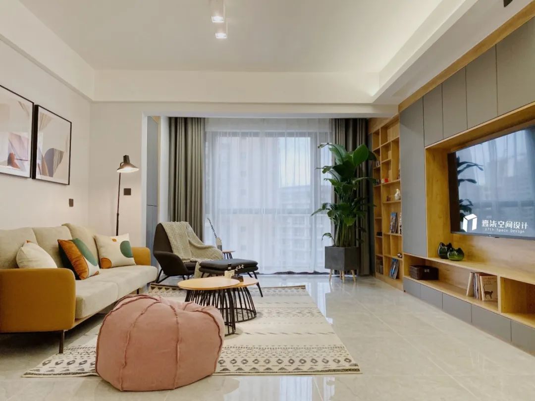 大学新生的现代生活容器-31