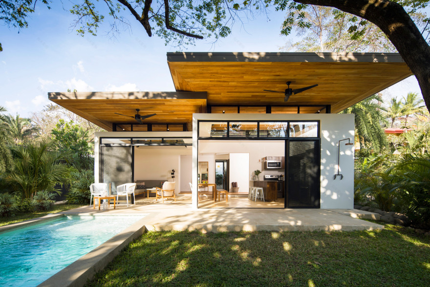 Studio Saxe surrounds Costa Rican yoga retreat with jungle planting-9