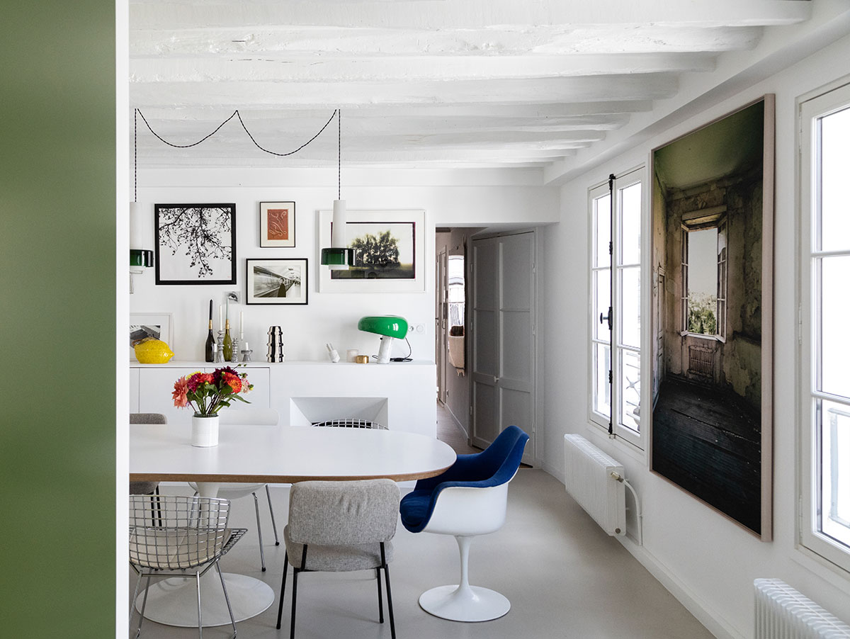 巴黎白色公寓 | 明亮装饰与绿色厨房的巧妙融合-1