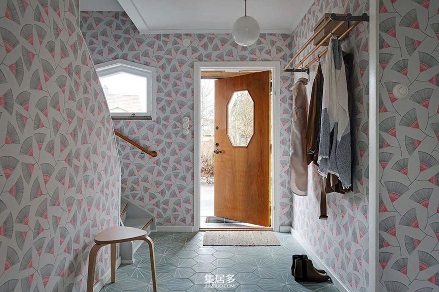瑞典小屋复古壁纸与木墙设计-30