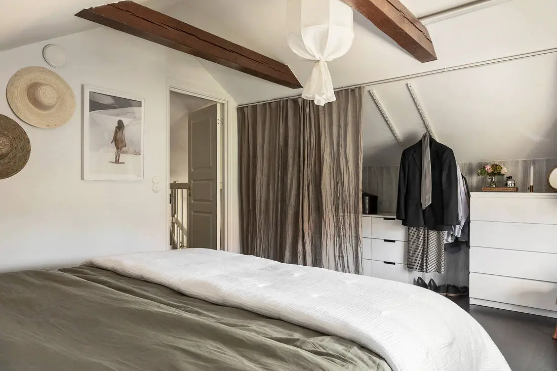 旧楼改造的灰色与白色中性 duplex-19