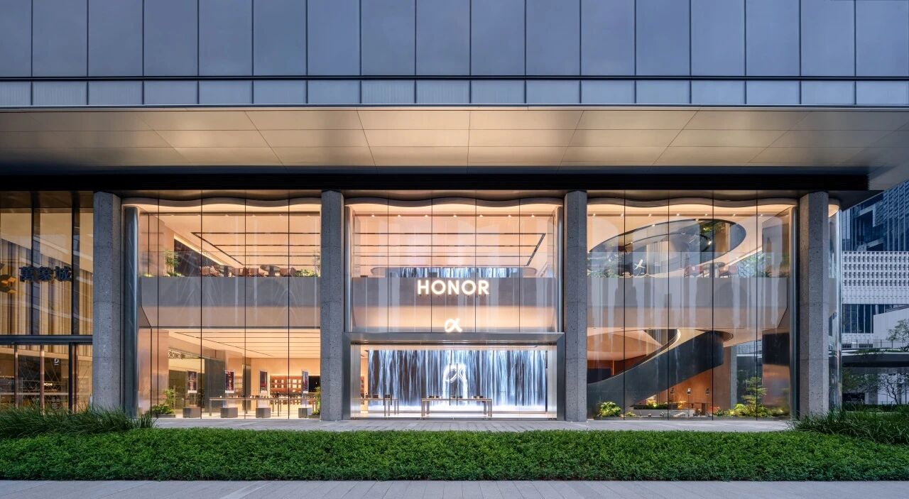 荣耀阿尔法AI旗舰店丨中国深圳丨HONOR Retail Design Studio-11