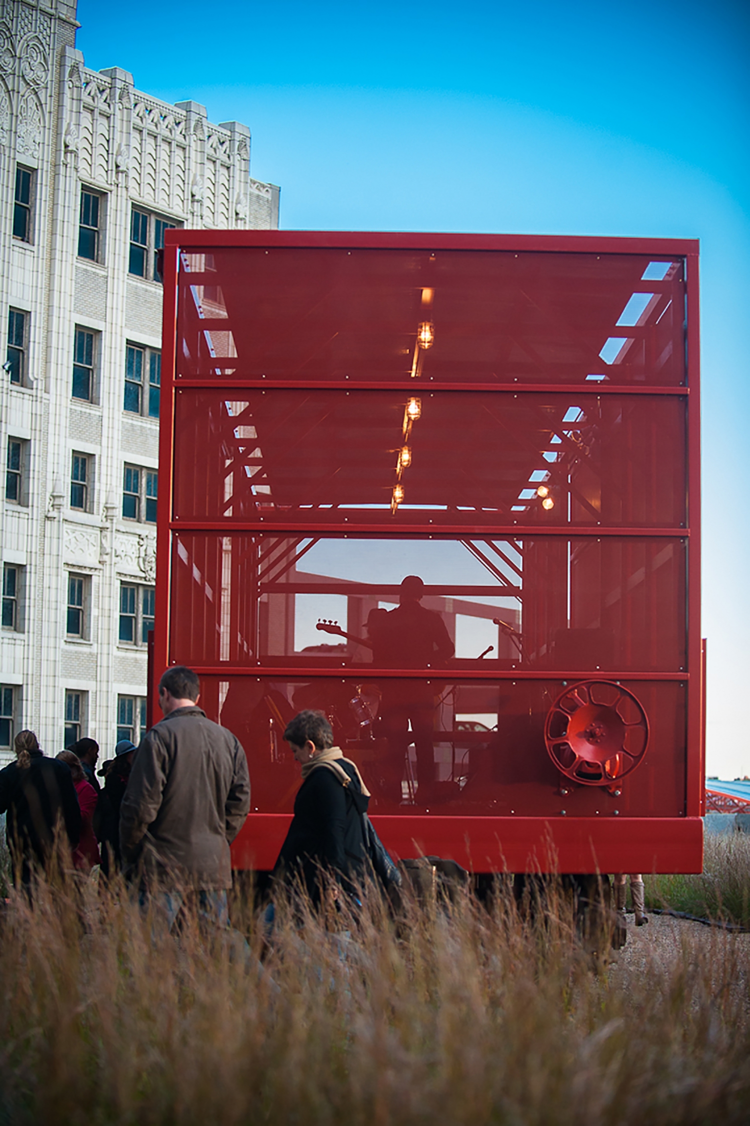 美国 Prairie Logic 避难所 | 嵌入草原的铝板“棚车”-16