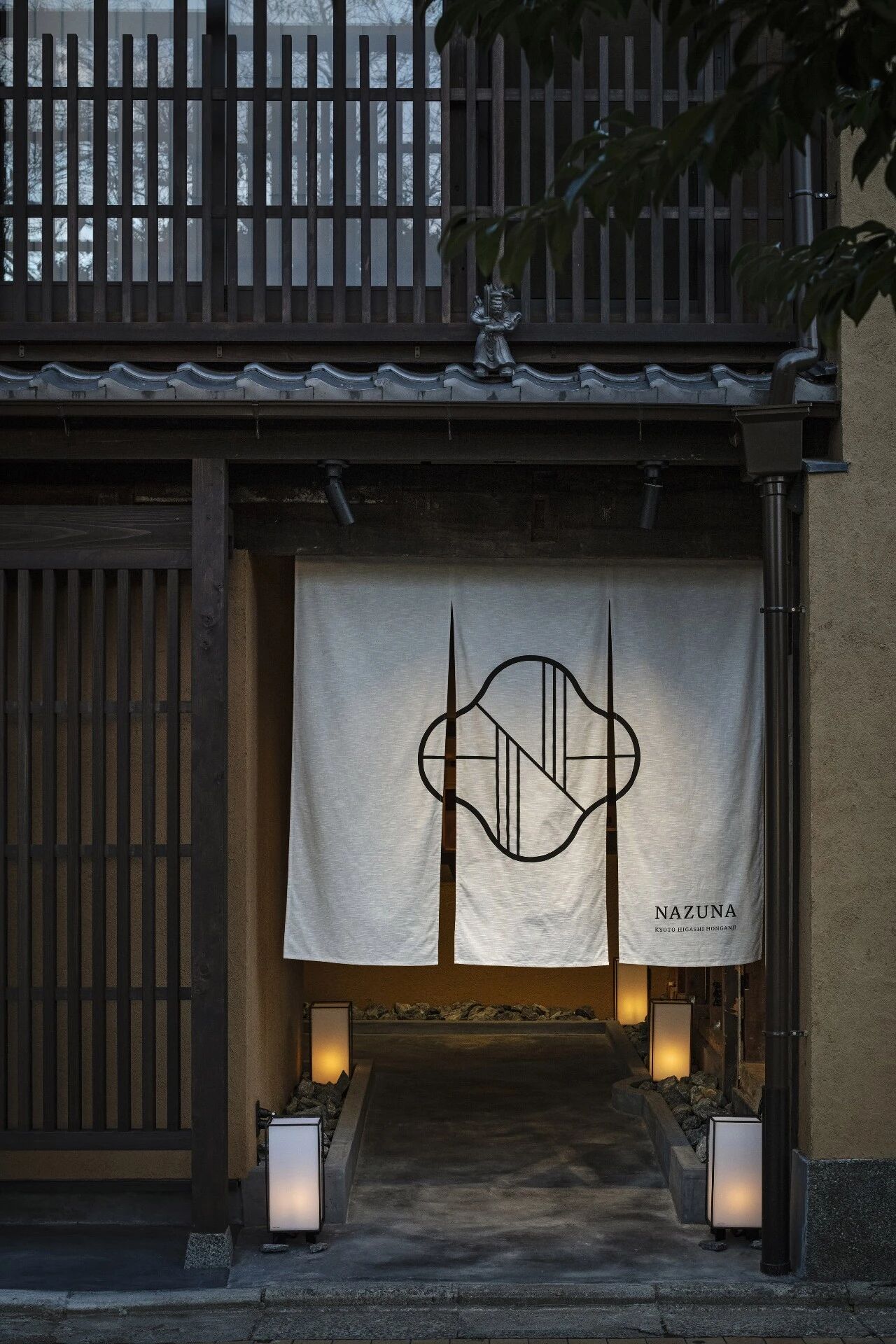 京都东本愿寺菜月（注：由于Nazuna可能是人名菜月，Kyoto Higashihonganji常见指京都东本愿寺，但这里不清楚Nazuna与Kyoto Higashihonganji的具体逻辑关系，不过按照要求给出这样一种可能解读的翻译） 丨日本京都丨Studio ALUC-9