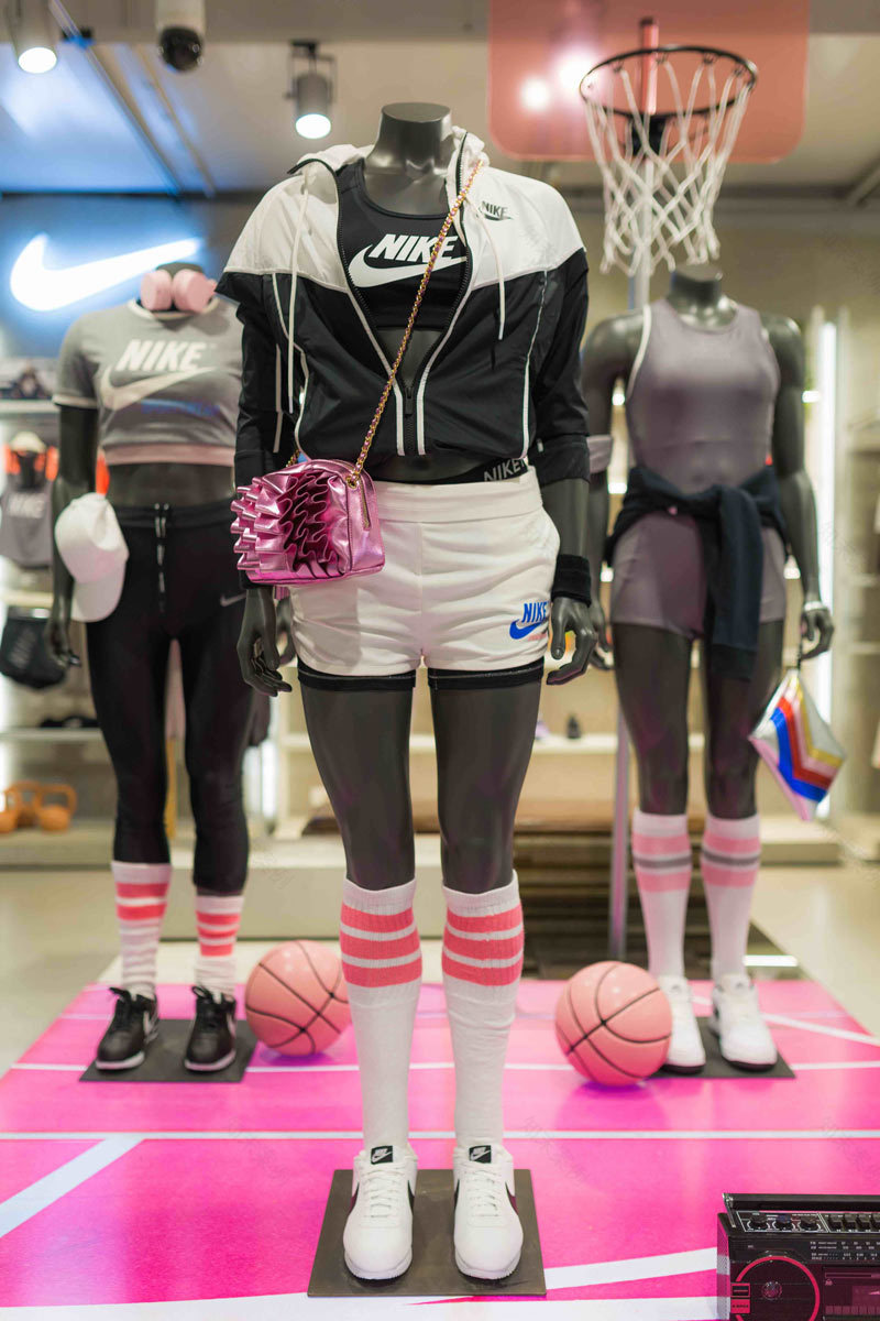 米兰 La Rinascente Nike 区 90 年代风格翻新-5