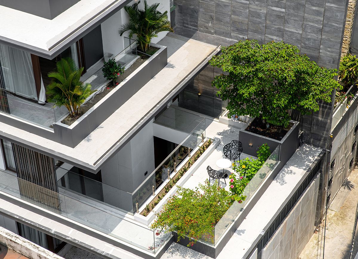 现代绿色环保的越南 Step House 设计-12