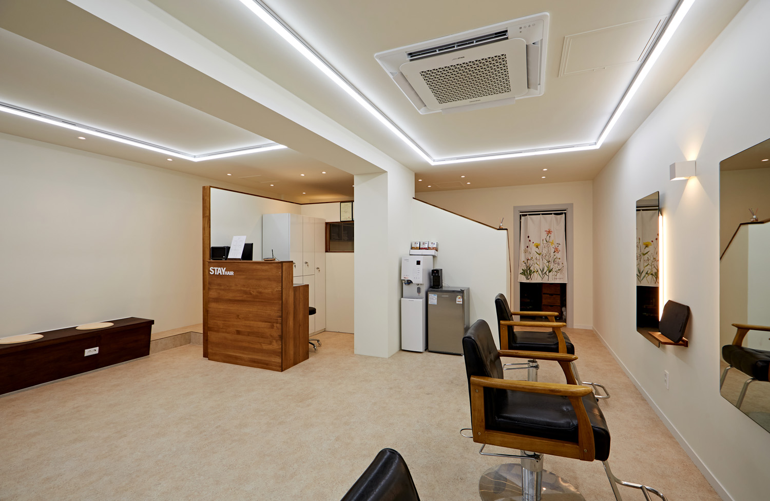 白色与木纹的极简美容室设计-5