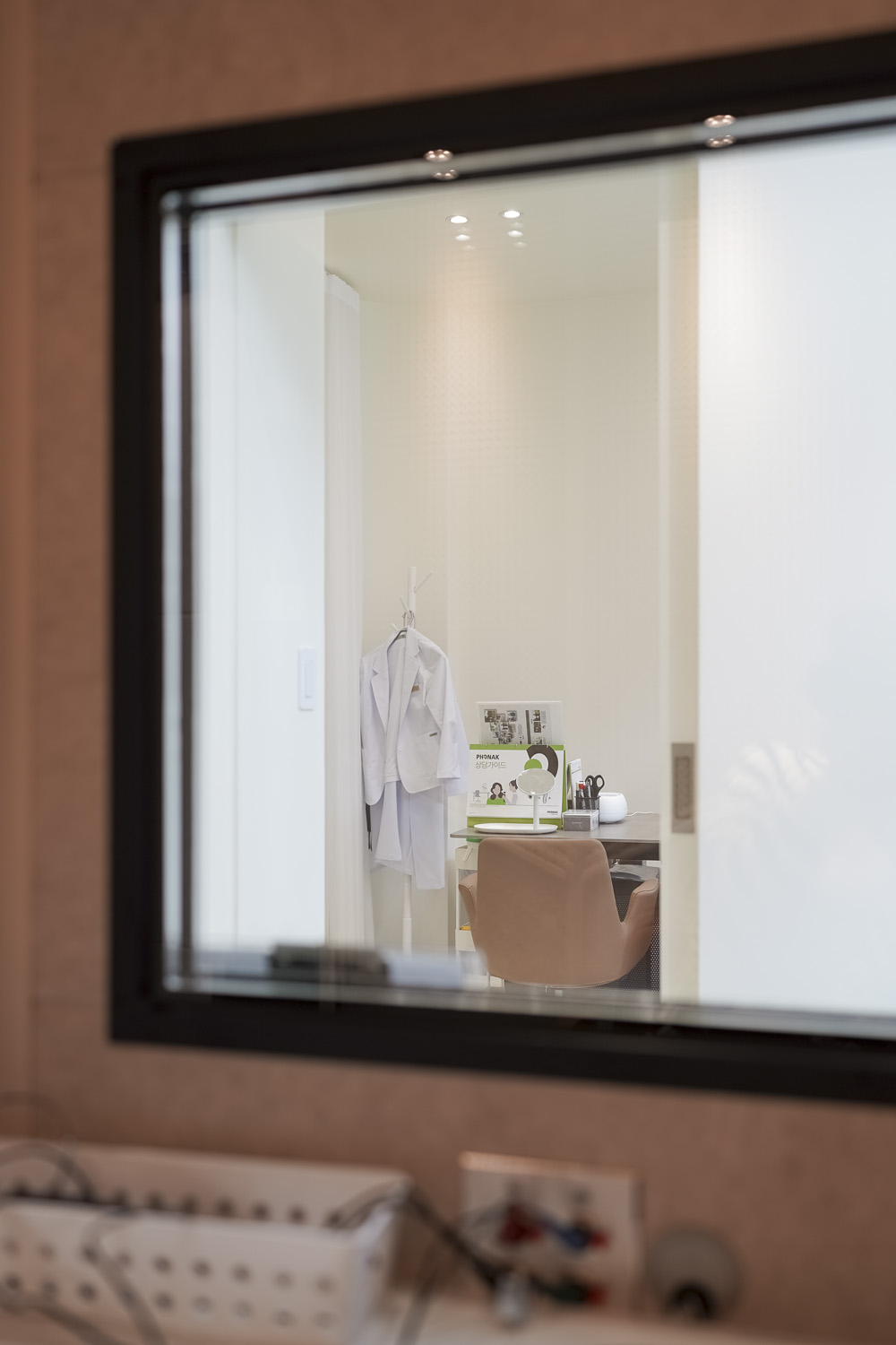 白色迷你设计，17 平米警钟服务中心-22