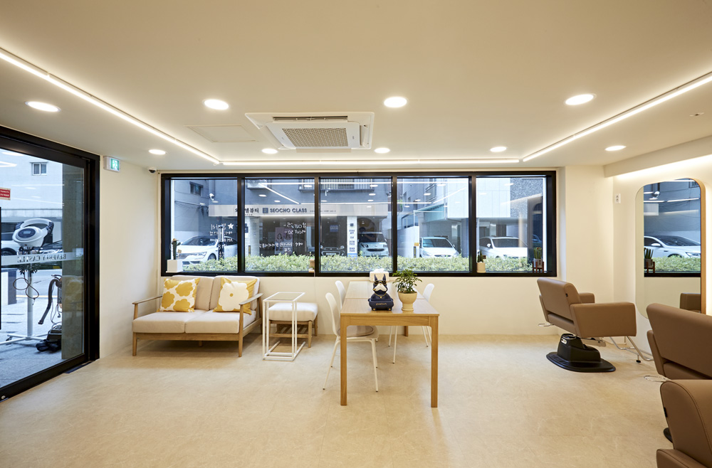 12 平米美妆室的现代白色风格设计-10