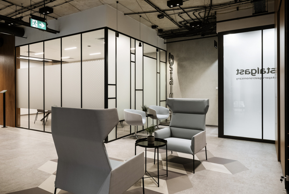 波兰华沙 Stalgast 办公室，工业风与现代化的完美结合-16